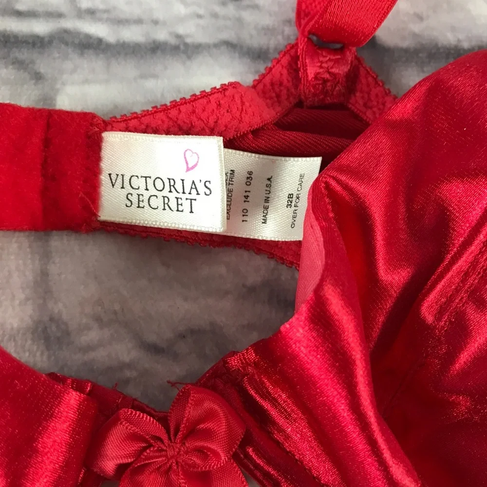 New Victoria’s Secret Miracle Satin Bra Poinsettia Red‎ NOOP